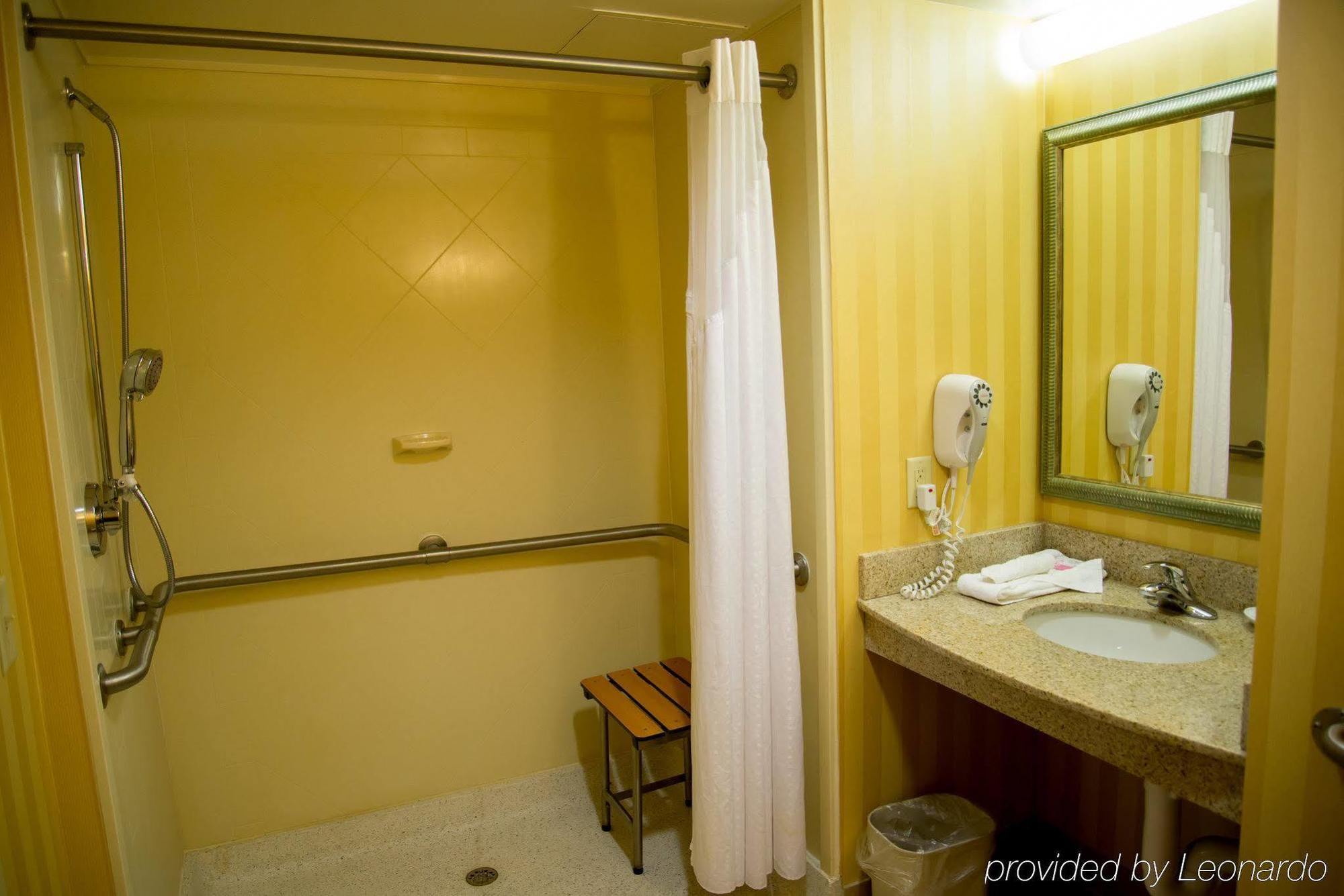 Holiday Inn Rocky Mount I-95 @ Us 64 By Ihg Bagian luar foto